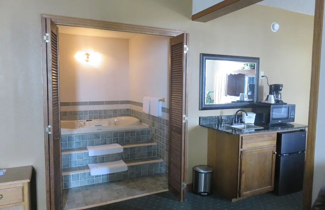 Baymont By Wyndham Fargo-1